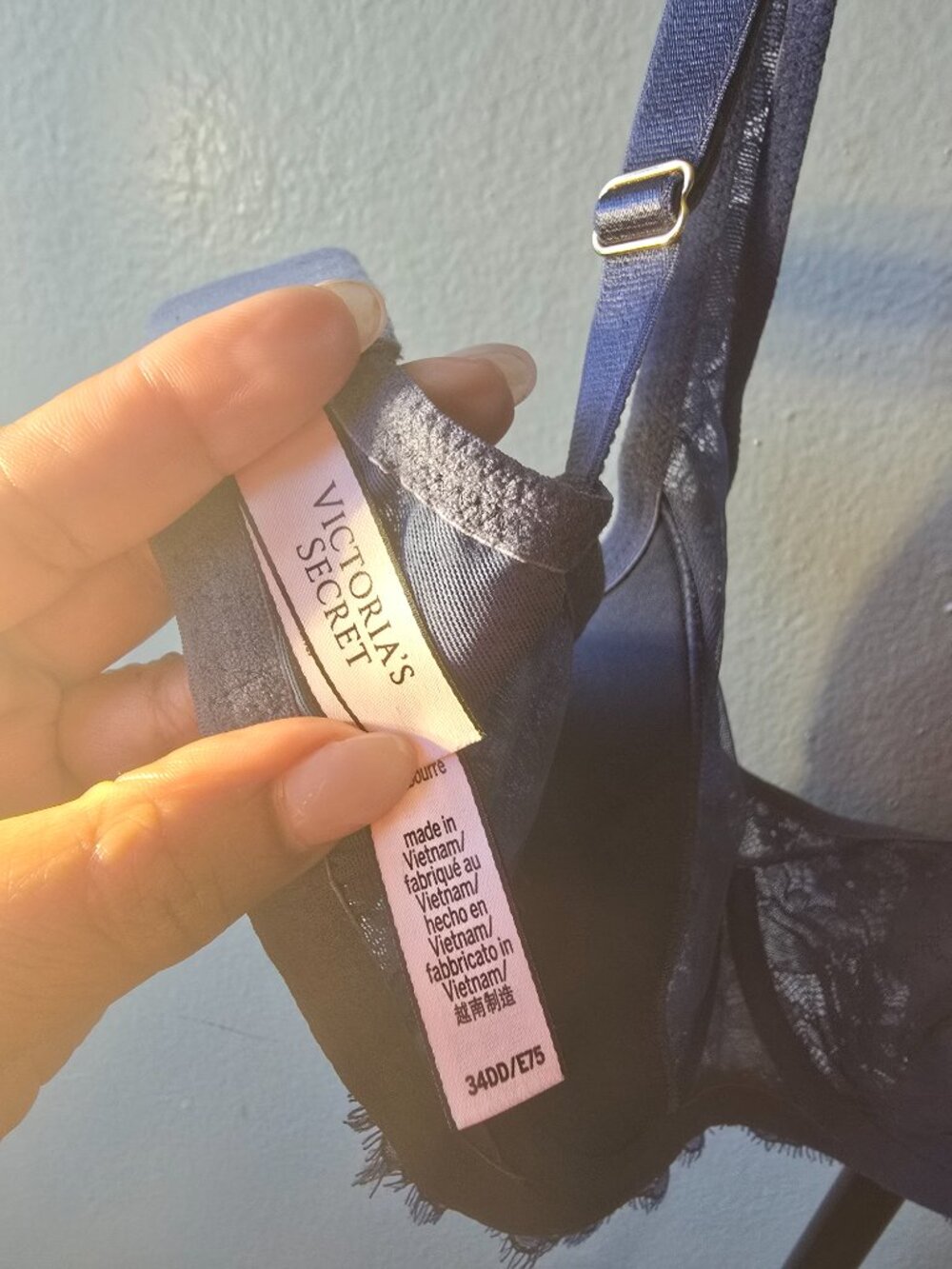 Victoria’s Secret 34DD navy floral lace unlined underwire bra - Picture 5 of 11